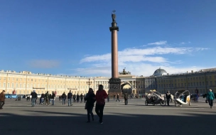 Петербуржцы смогут бесплатно отправить открытку в любой город России с Дворцовой площади