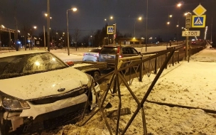 Таксист врезался в прицеп "Вольво" на Пискаревском 