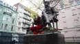 В Матвеевском саду установили памятник драматургу ...