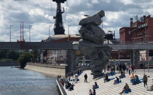 Петербургские эксперты оценили московскую скульптуру "Большая глина №4"