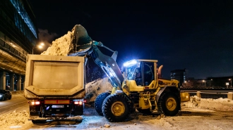 С начала зимы из Петербурга вывезли более 2 млн кубометров снега