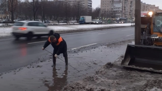 В Петербурге дорожные предприятия ликвидируют последствия оттепели