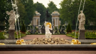 Верхний сад Петергофа открыли для посетителей после реставрации 