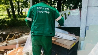 За неделю из Петербурга вывезли 13 тонн опасных отходов 