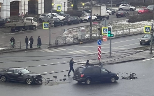 На перекрёстке Художников и Сикейроса произошло ДТП