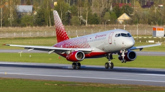 Авиакомпания "Россия" планирует заплатить 48,6 млрд руб за лизинг 15 Superjet 100