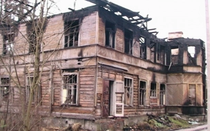 Суд обязал инвестора восстановить сгоревшее историческое здание в Песочном  