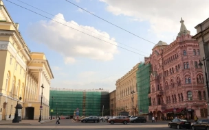 Фасады здания на площади Островского ожидает реставрация