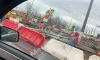 На Санкт-Петербургском шоссе ветер  уронил светофор на пешеходов