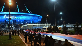 Болельщики "Зенита" развернули 600-метровый сербско-русский флаг перед матчем с "Црвеной Звездой"