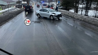 На въезде в Выборг произошло серьёзное ДТП с тремя автомобилями