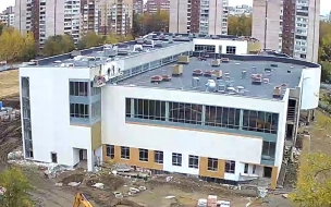 Фото: продолжается строительство школы на улице Ольги Форш