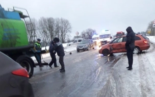 Бензовоз и пять легковых автомобилей столкнулись у деревни Рогатино