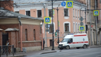 Ребенок попал в больницу в тяжелом состоянии после ДТП на Петровской набережной