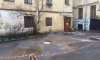 Трубопровод прорвало и просел грунт в Басковом переулке