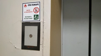 Жителям Петербурга и Ленобласти рассказали, что делать при застрявшем лифте