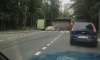 На Приморском шоссе возникла пробка в виде перевернувшегося грузовика