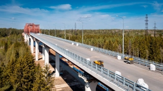 Дорожники начали покраску моста-гиганта в Подпорожье