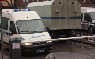 Полиция Петербурга ищет мужчину, ранившего ножом двух человек