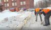 Восемь тысяч дворников расчищали Петербург от снега
