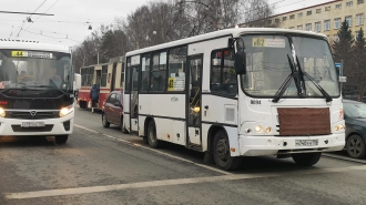 В Петербурге водитель отказался везти почётного донора РФ по льготному проездному