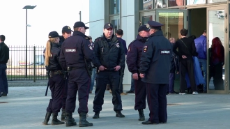 В Ленобласти трое грабителей ворвались в квартиру к наркоману и похитили деньги, угрожая оружием