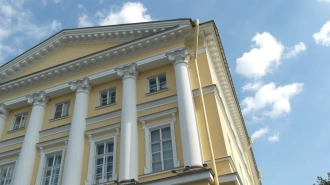  В Петербурге рядом со зданием Смольного прорвало трубу
