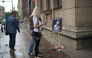 На Невском проспекте появился мемориал памяти погибшей девочки