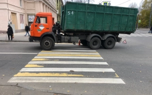 На проспекте Обуховской Обороны мусоровоз сбил ребенка-пешехода