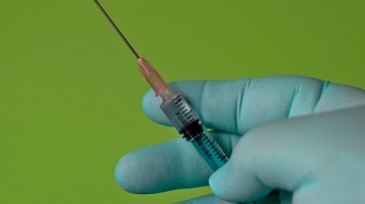 На Сахалине ввели обязательную вакцинацию для некоторых работников