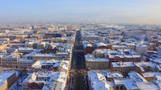 Крыши нежилых зданий в Петербурге очистили от снега