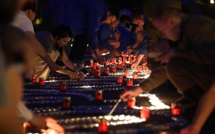 На Марсовом поле зажгли 30 тысяч свечей в память о начале войны