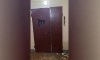 В Петербурге задержали подростков, которые залили пеной двери квартир военкоров
