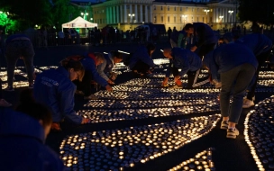 Акция "Свеча памяти" прошла на Дворцовой площади