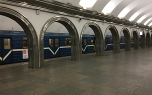 Утром в петербургском метро на пути упал пассажир