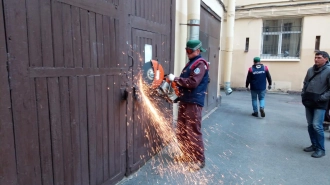 Из нескольких домов-памятников в Петербурге выселили нелегальных жильцов