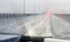 В Росприроднадзоре объяснили, почему на дорогах Петербурга после дождя появилась белая пена