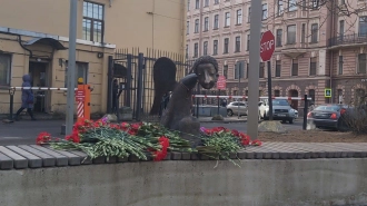 В Петербурге открыли памятник погибшим медикам "Печальный ангел"