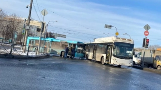 Лазурный и белый автобусы столкнулись у Балтийского вокзала