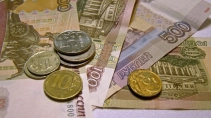 Число петербуржцев, которым не хватает зарплаты на основные нужды, возросло до 43%