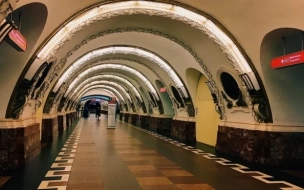 Пассажиры метро случайно вышли из вагона на закрытой "Чернышевской"