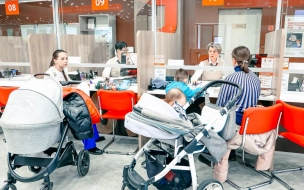 В петербургских МФЦ начали оформлять электронный дубликат удостоверения многодетных семей