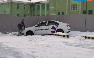 Таксиста, который избил муниципального депутата в Петербурге, задержали