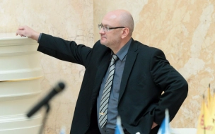 Депутат Максим Резник пропустил заседание ЗакСа. На прошлой неделе у его дальнего родственника нашли наркотики