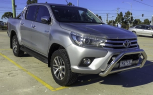 Петербуржец взял кредиты, продал Toyota Hilux и перевел 2,3 млн рублей мошенникам