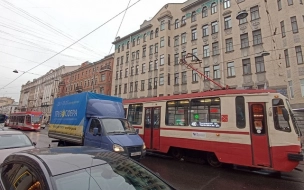 Незначительное ДТП на Васильевском острове собрало очередь из трамваев