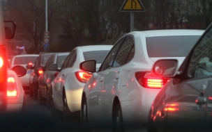 Движение по участку КАД у Кудрово сковала 9-километровая пробка