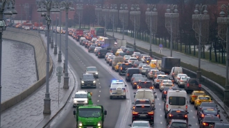 Центр Петербурга застрял в пробках из-за перекрытия Литейного моста