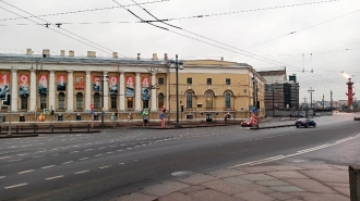 В Петербурге в День снятия блокады зажгли Ростральные колонны