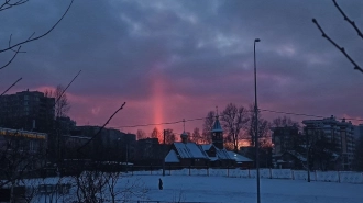 Петербуржцы наблюдали необычный закат в среду